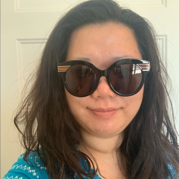 🎉HP🎉Gucci sunglasses - Picture 7 of 7